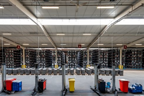 Reifenmontagehalle Automotive